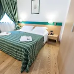 ホテル West Point Airport 4*