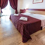 West Point Airport ホテル 4*