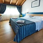 West Point Airport Hotel 4*