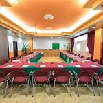 West Point Airport ホテル 4*