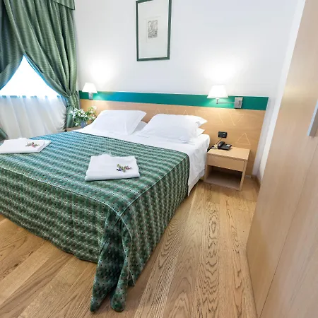 Hotell West Point Airport 4*