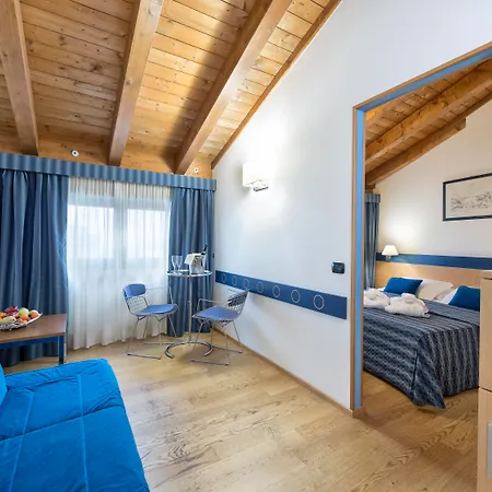 West Point Airport Hotell 4*