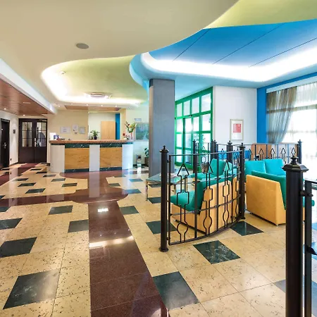 Hotel West Point Airport