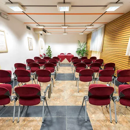 מלון West Point Airport 4*