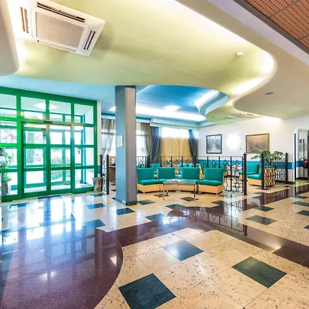 West Point Airport מלון דוסובונו