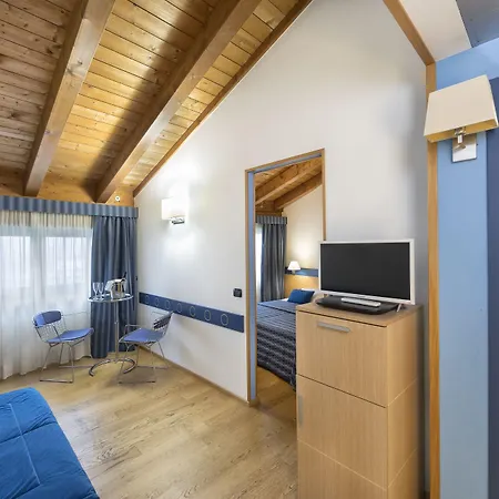 Hotel West Point Airport 4*