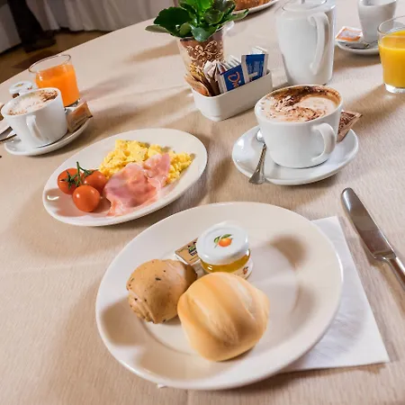 Hotel West Point Airport 4*