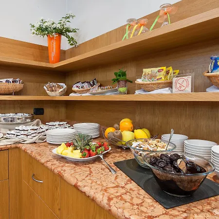 West Point Airport Hotell 4*