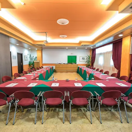 West Point Airport Hotel 4*