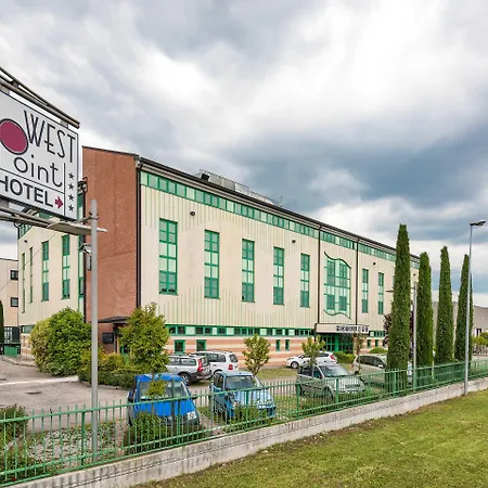 West Point Airport Hotel