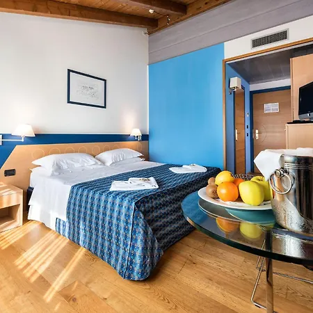 West Point Airport Hotel 4*