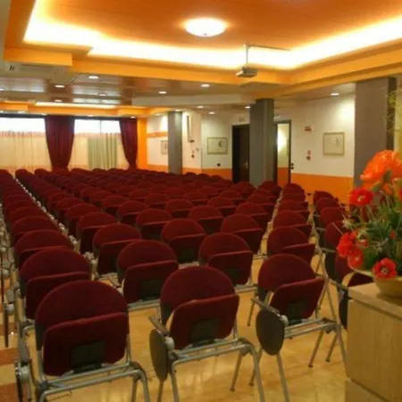 מלון West Point Airport דוסובונו