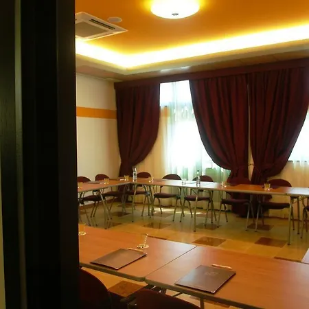 מלון West Point Airport 4*