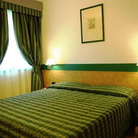 Hotel West Point Airport 4*