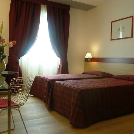 Hotell West Point Airport 4*