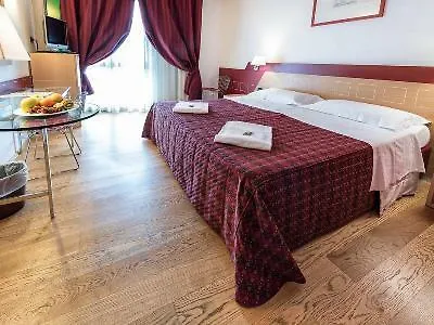웨스트 포인트 에어포트 호텔 4*