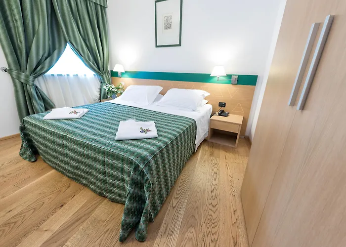 Hotel West Point Airport 4*