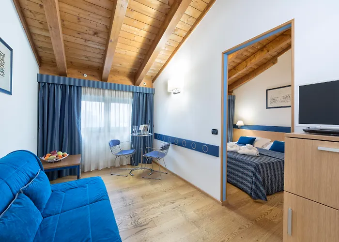 West Point Airport Hotel 4*