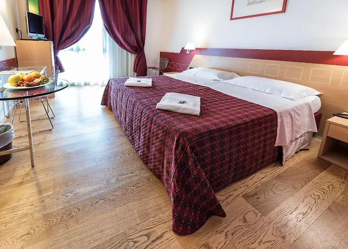 West Point Airport Hotel 4*