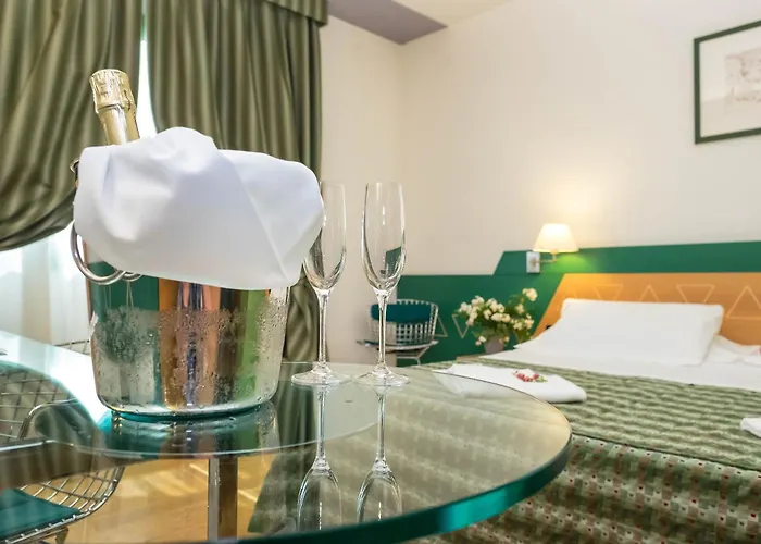 West Point Airport Hotel 4*