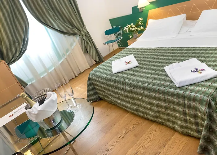 West Point Airport Hotel 4*