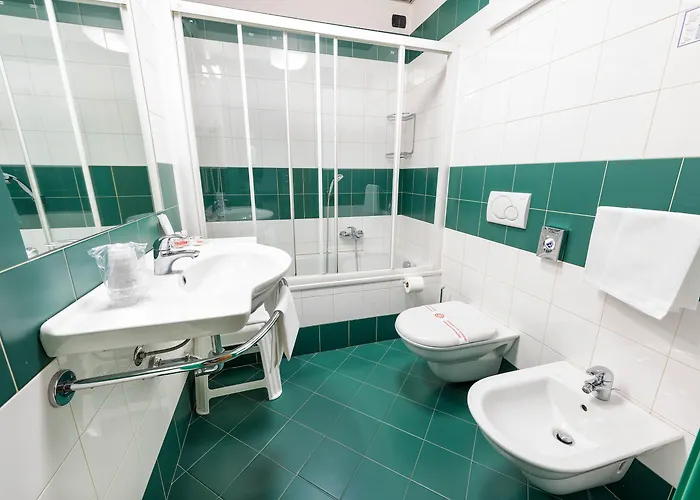 West Point Airport 4*