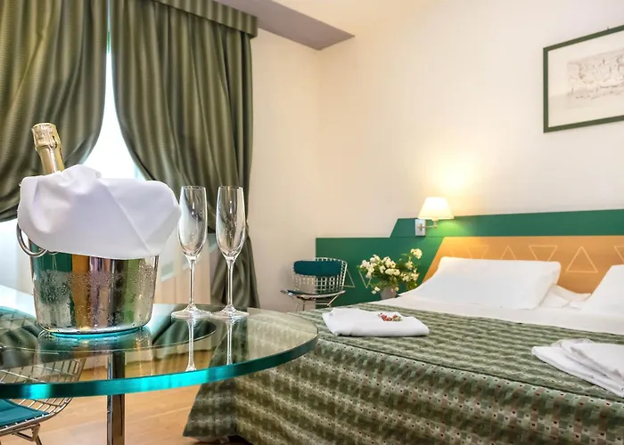 West Point Airport Hotel 4*