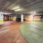 West Point Airport Szálloda 4*