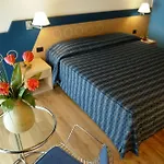 West Point Airport 호텔 도소부오노