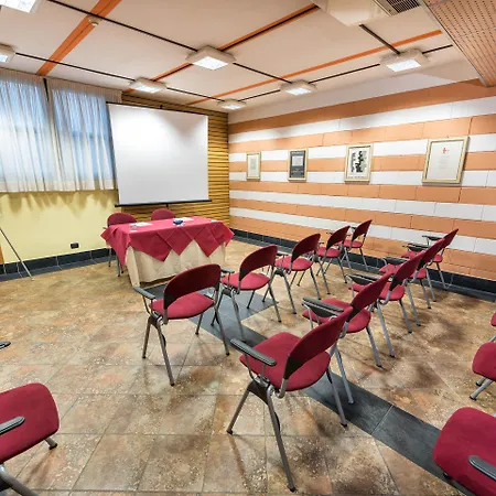 מלון West Point Airport דוסובונו