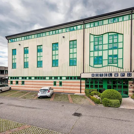 מלון West Point Airport 4*