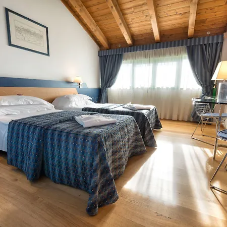 West Point Airport מלון