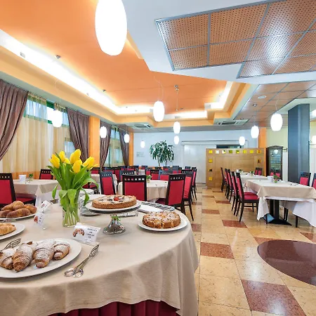 West Point Airport 4*