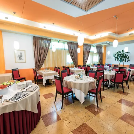 West Point Airport דוסובונו