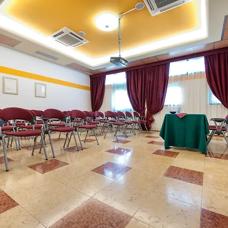 West Point Airport מלון דוסובונו