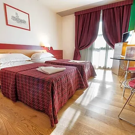 Hotell West Point Airport 4*