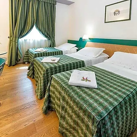 Hotell West Point Airport 4*
