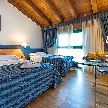 Hotell West Point Airport 4*