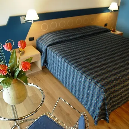 West Point Airport מלון דוסובונו