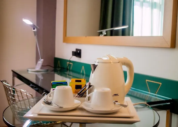 מלון West Point Airport 4*