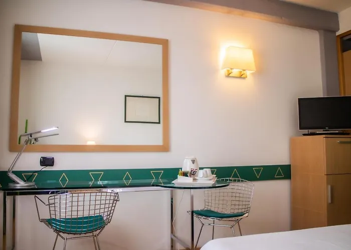 West Point Airport מלון דוסובונו