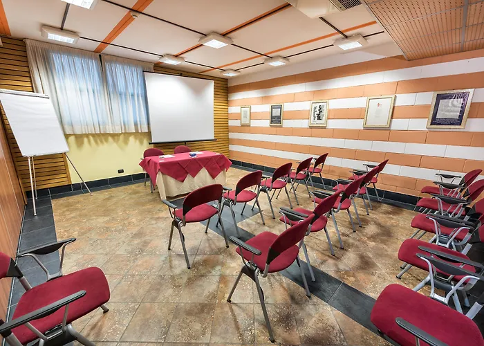 מלון West Point Airport דוסובונו