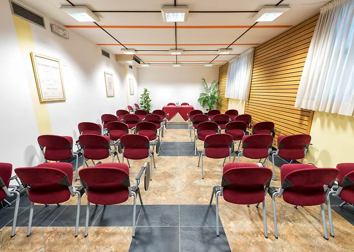 מלון West Point Airport 4*