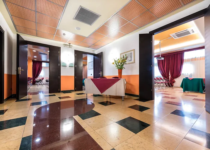 מלון West Point Airport 4*