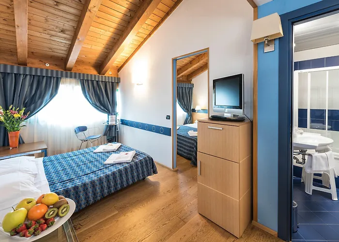 West Point Airport מלון 4*