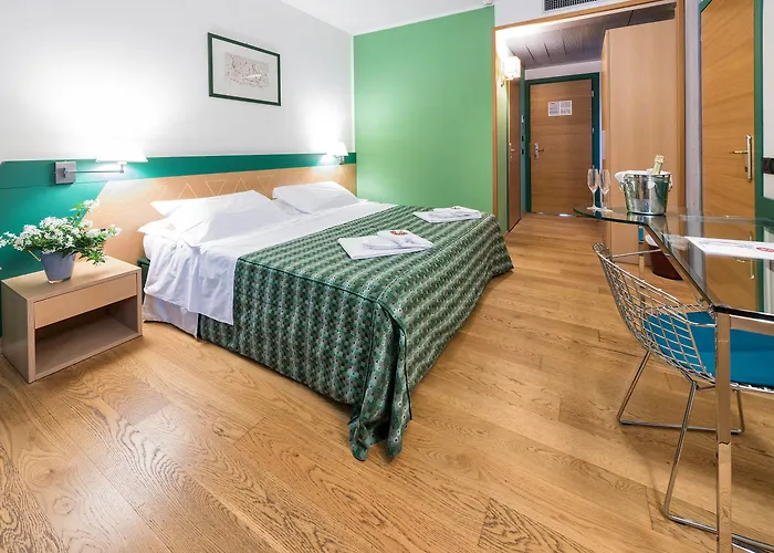 West Point Airport מלון 4*