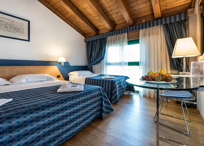 West Point Airport מלון דוסובונו