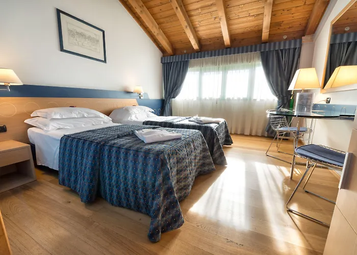 West Point Airport מלון