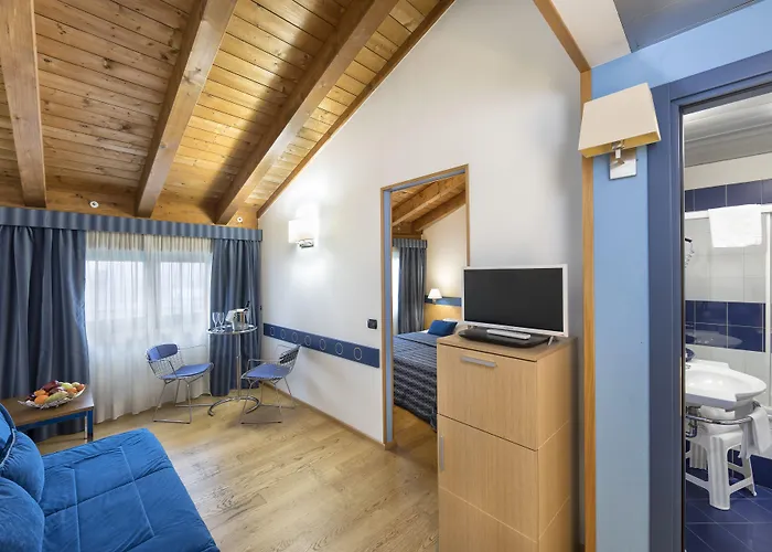 Hotel West Point Airport 4*