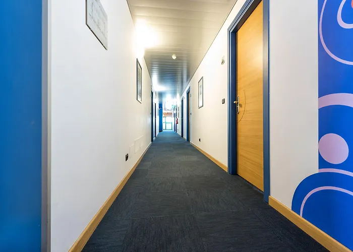 West Point Airport מלון דוסובונו